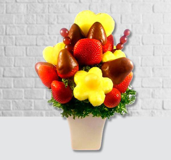 Maceta de fresas con chocolate, piña y uvas